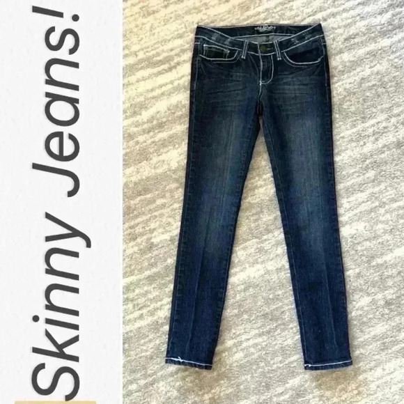 Skinny Jeans with Detailed Pockets & Stitching - Picture 1 of 5